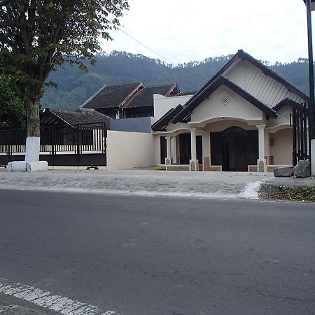 Shakila Guest House Malang Eksteriør bilde