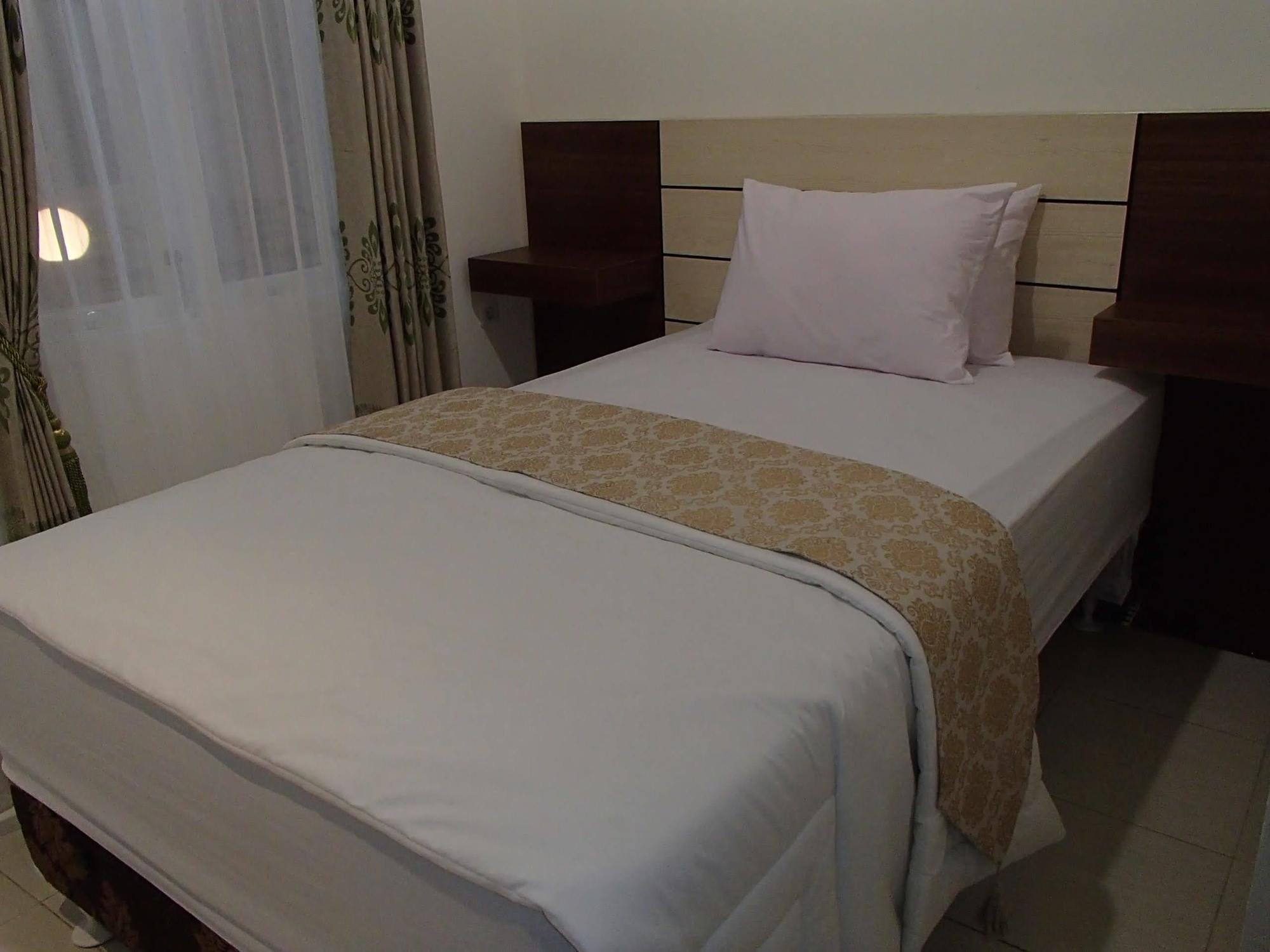 Shakila Guest House Malang Eksteriør bilde